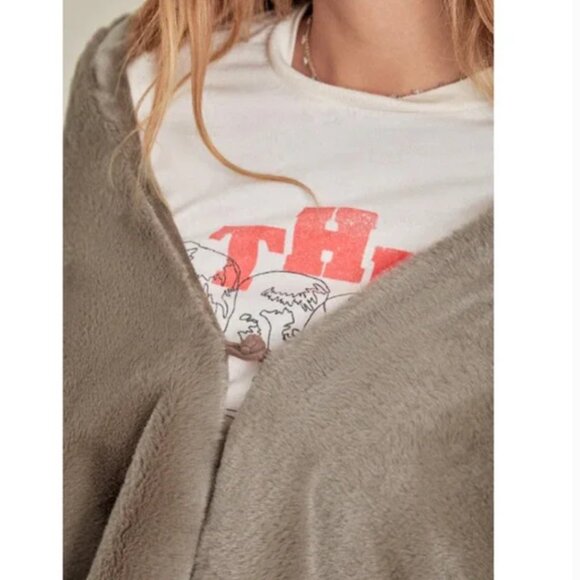 UNHIDE LIL MARSH - MEDIUM FAUX FUR WEARABLE BLANKET W/ KNOB & LOOP - Picture 4 of 16